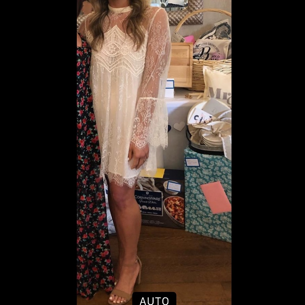 White lace dress - Picture 2 of 2
